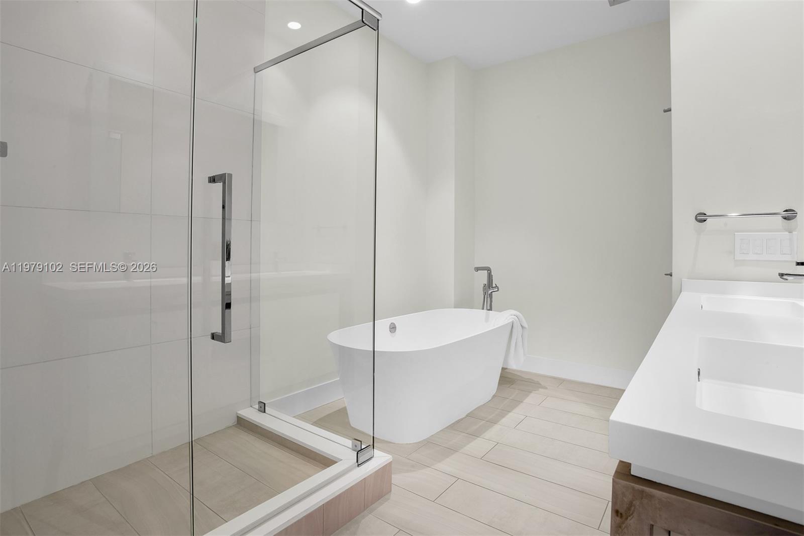 METROPICA NORTH TOWER ONE - Residential