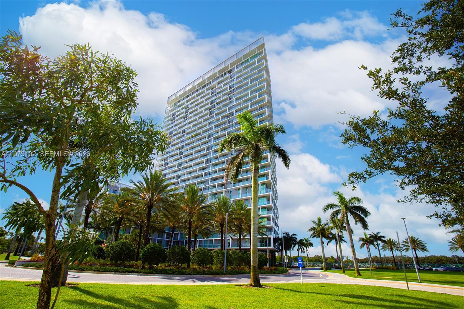 METROPICA NORTH TOWER ONE - Residential