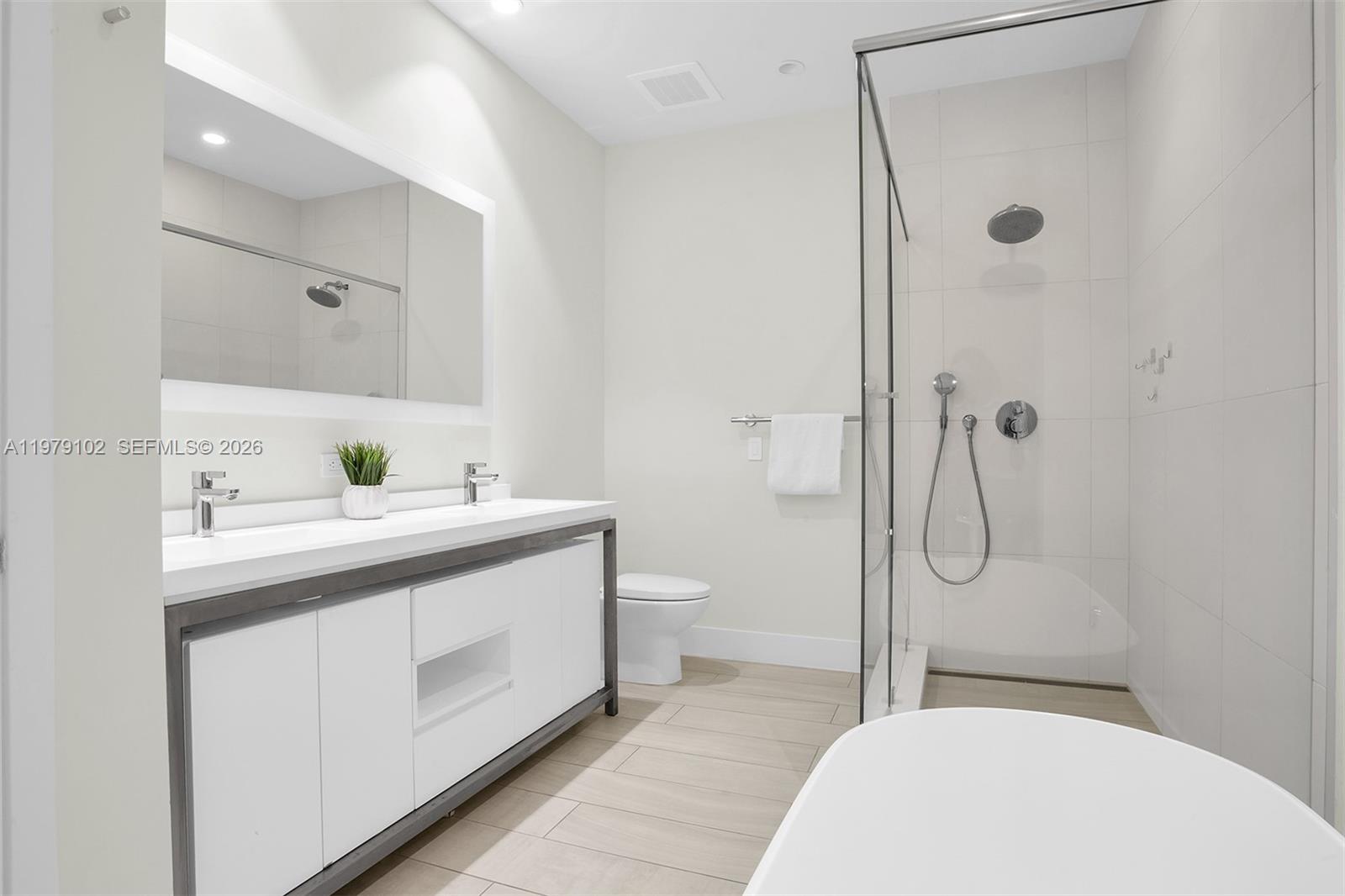 METROPICA NORTH TOWER ONE - Residential