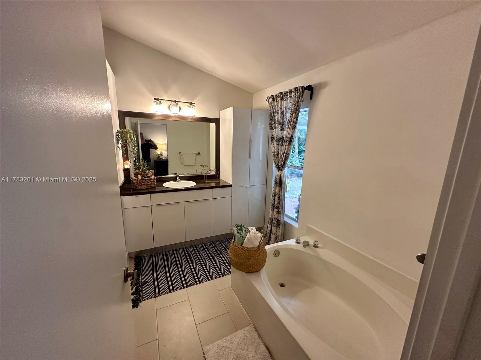 WOODSIDE ESTATES - Residential