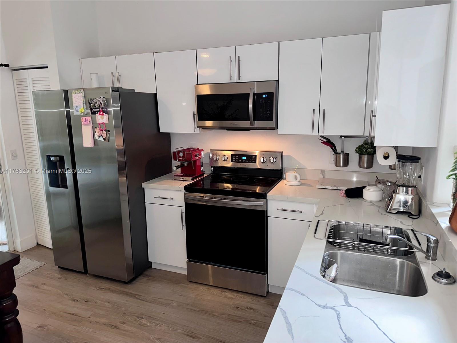 WOODSIDE ESTATES - Residential