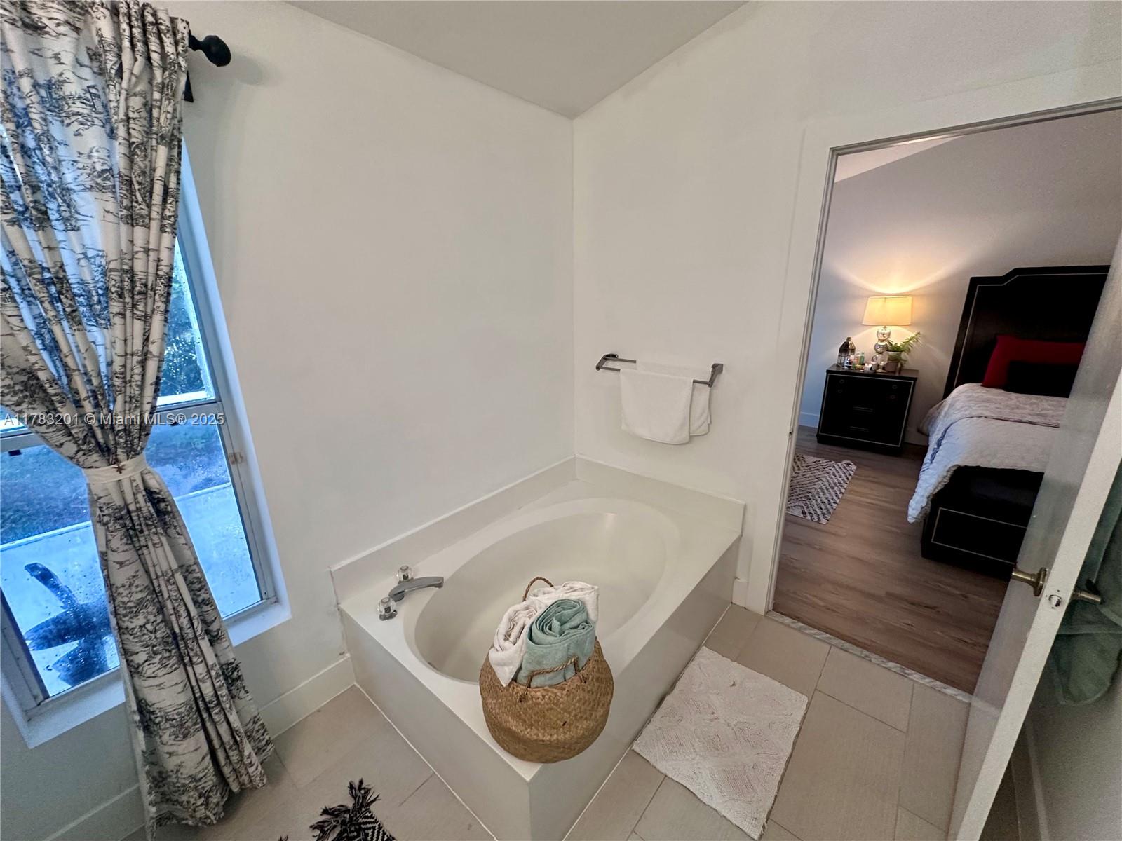 WOODSIDE ESTATES - Residential