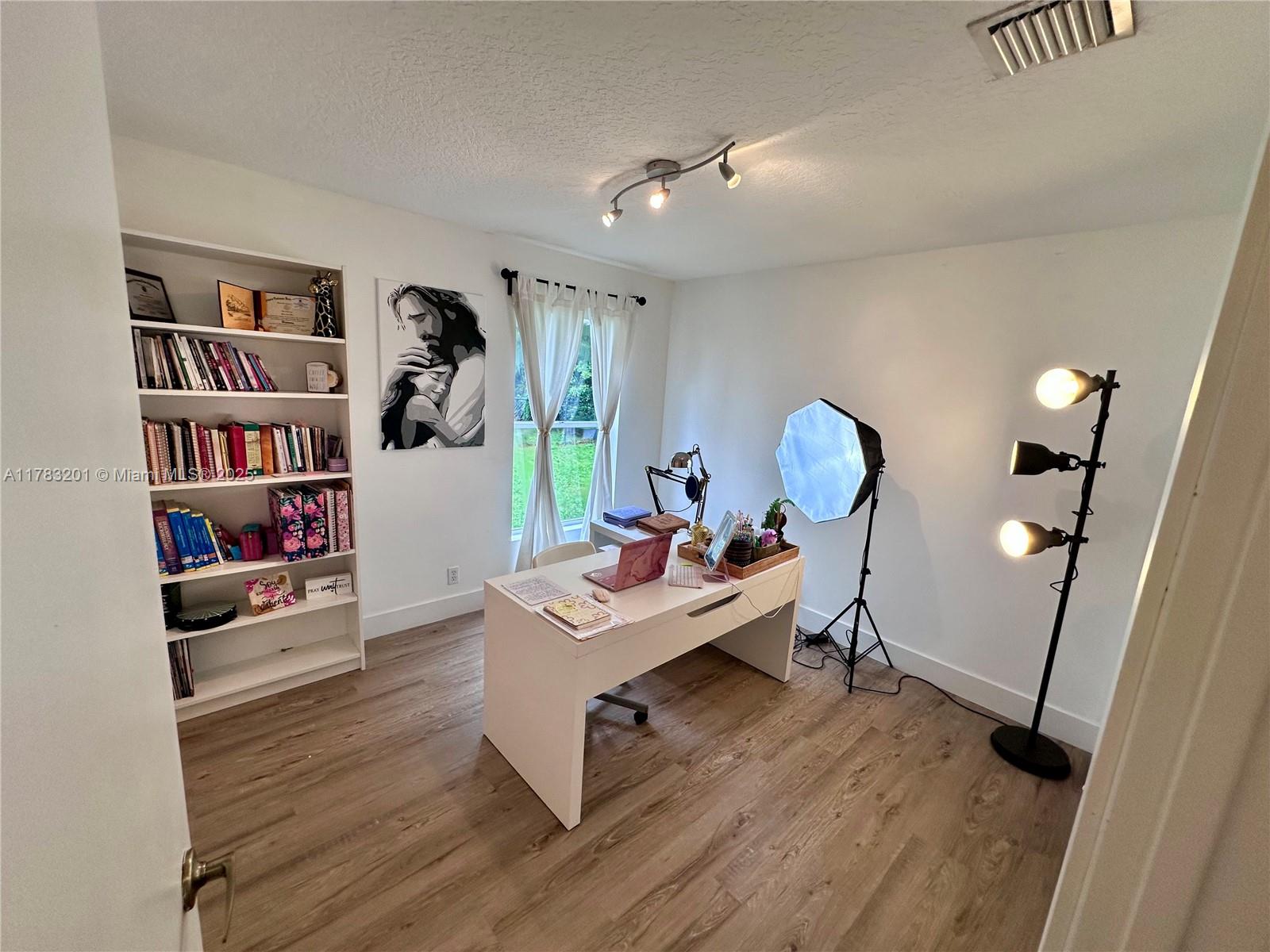 WOODSIDE ESTATES - Residential