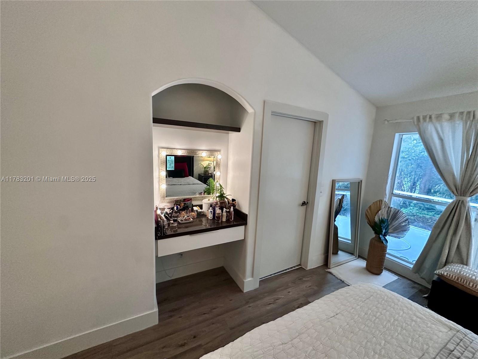 WOODSIDE ESTATES - Residential