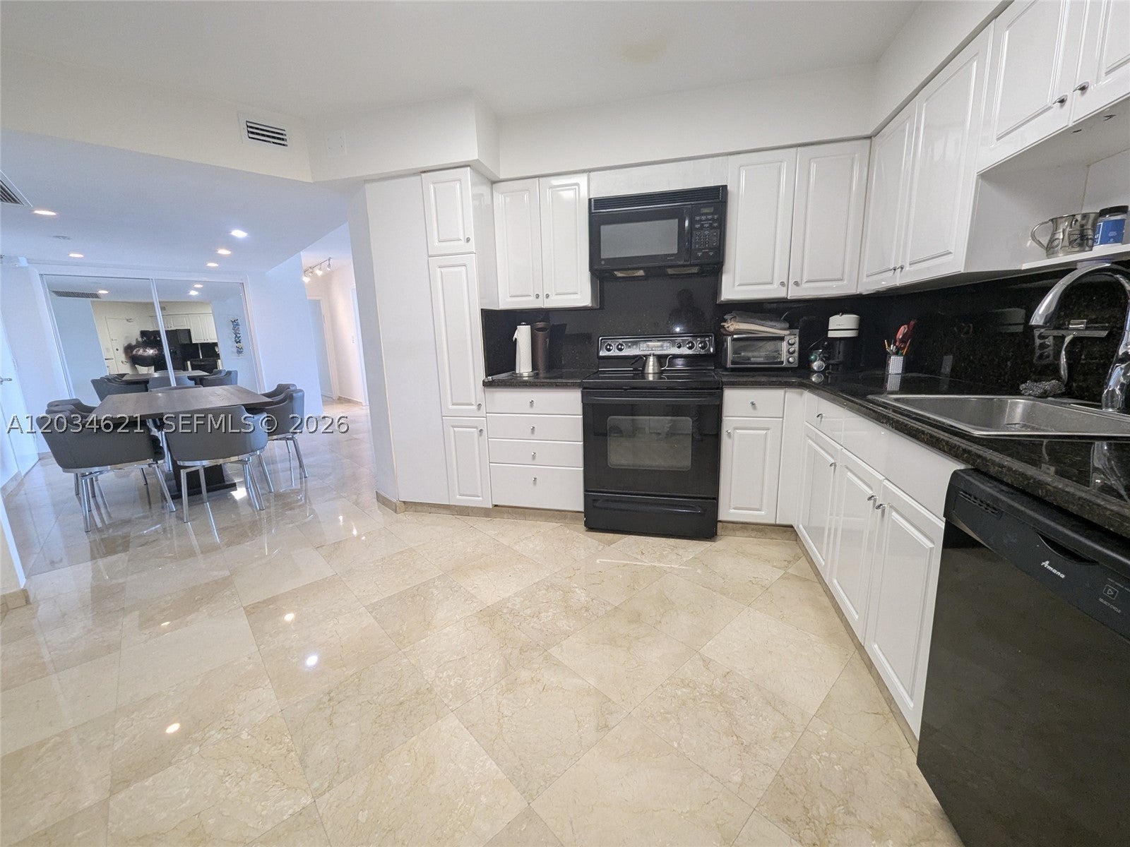5161 Collins Ave 518
