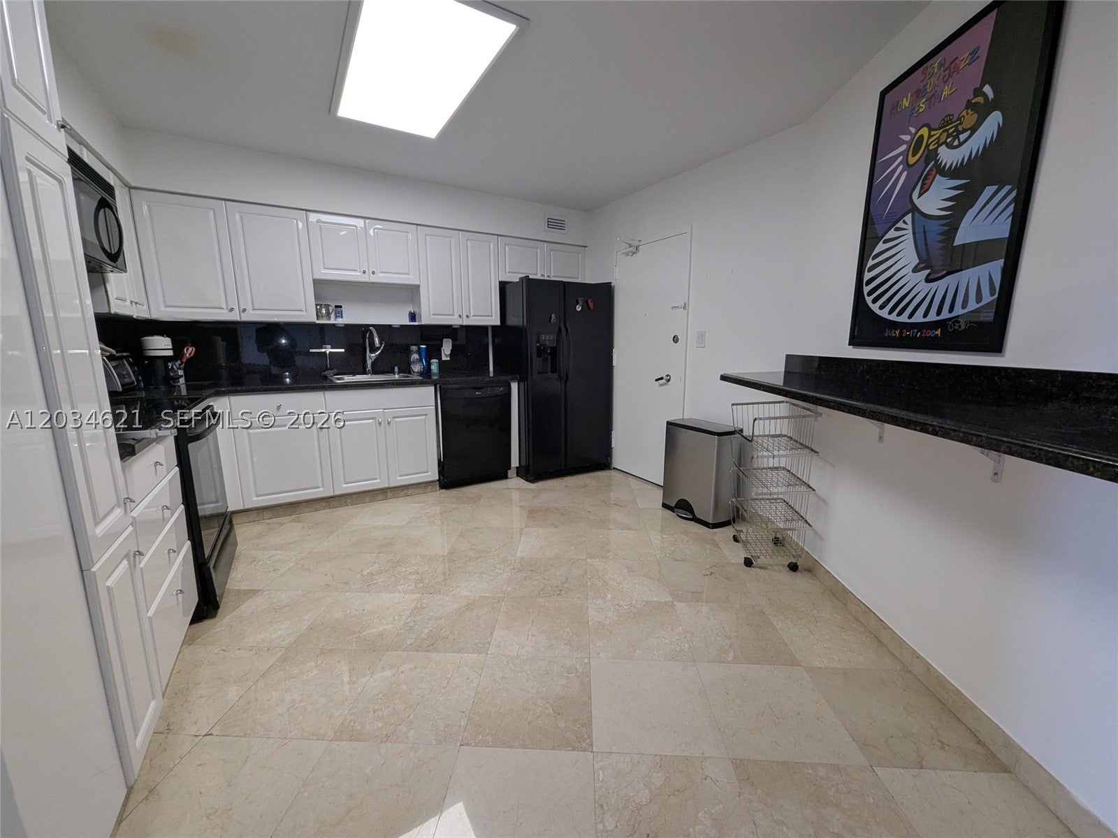 5161 Collins Ave 518