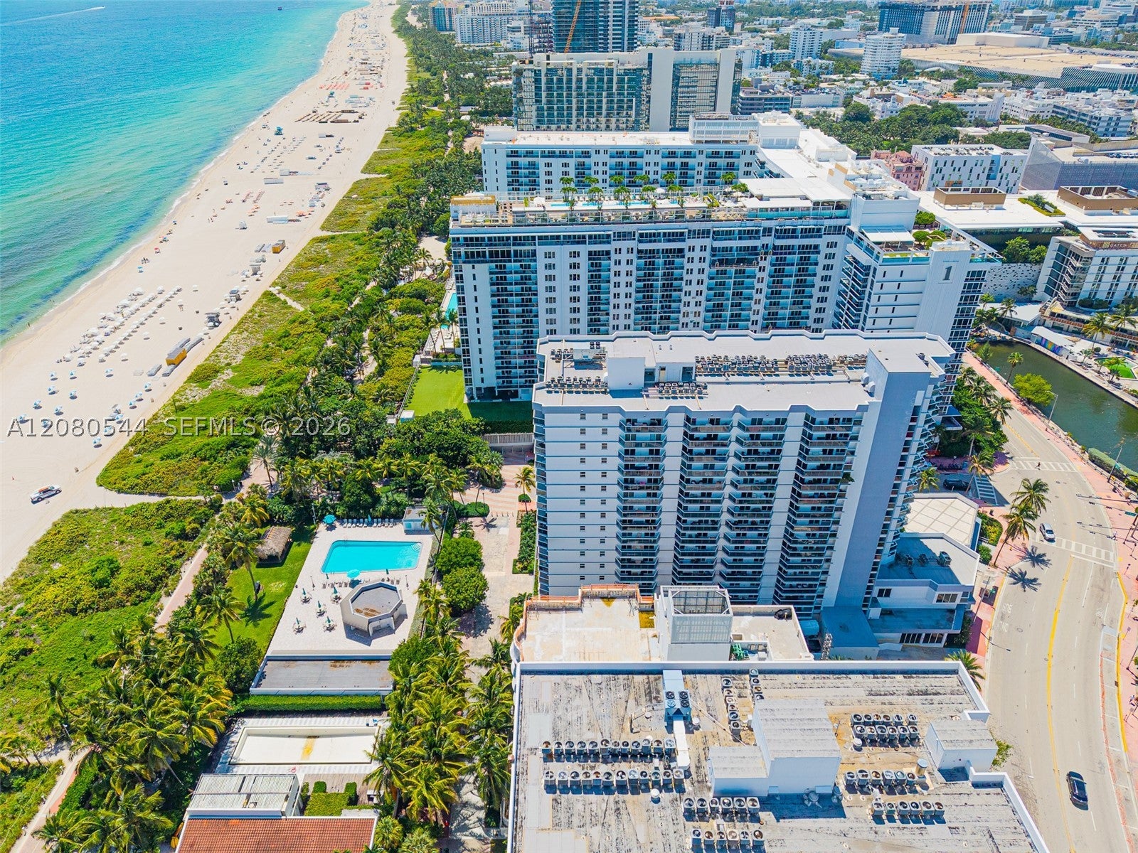 2401 Collins Ave 712