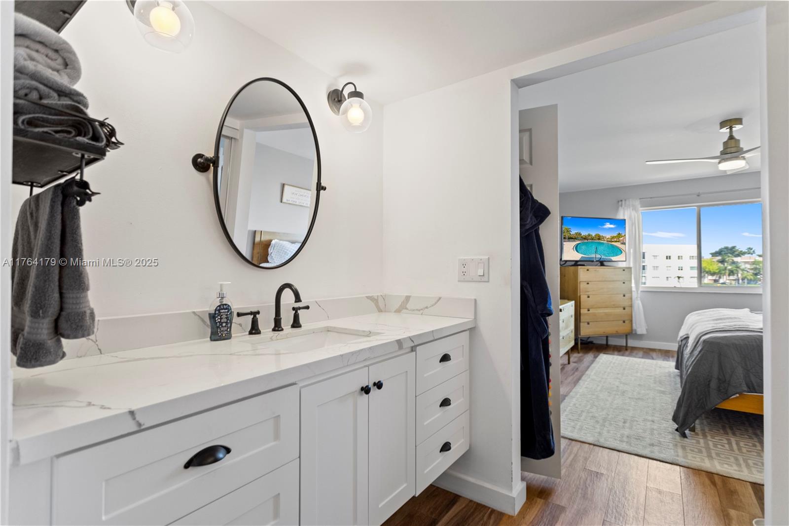 TRENT CONDOMINIUM E - Residential