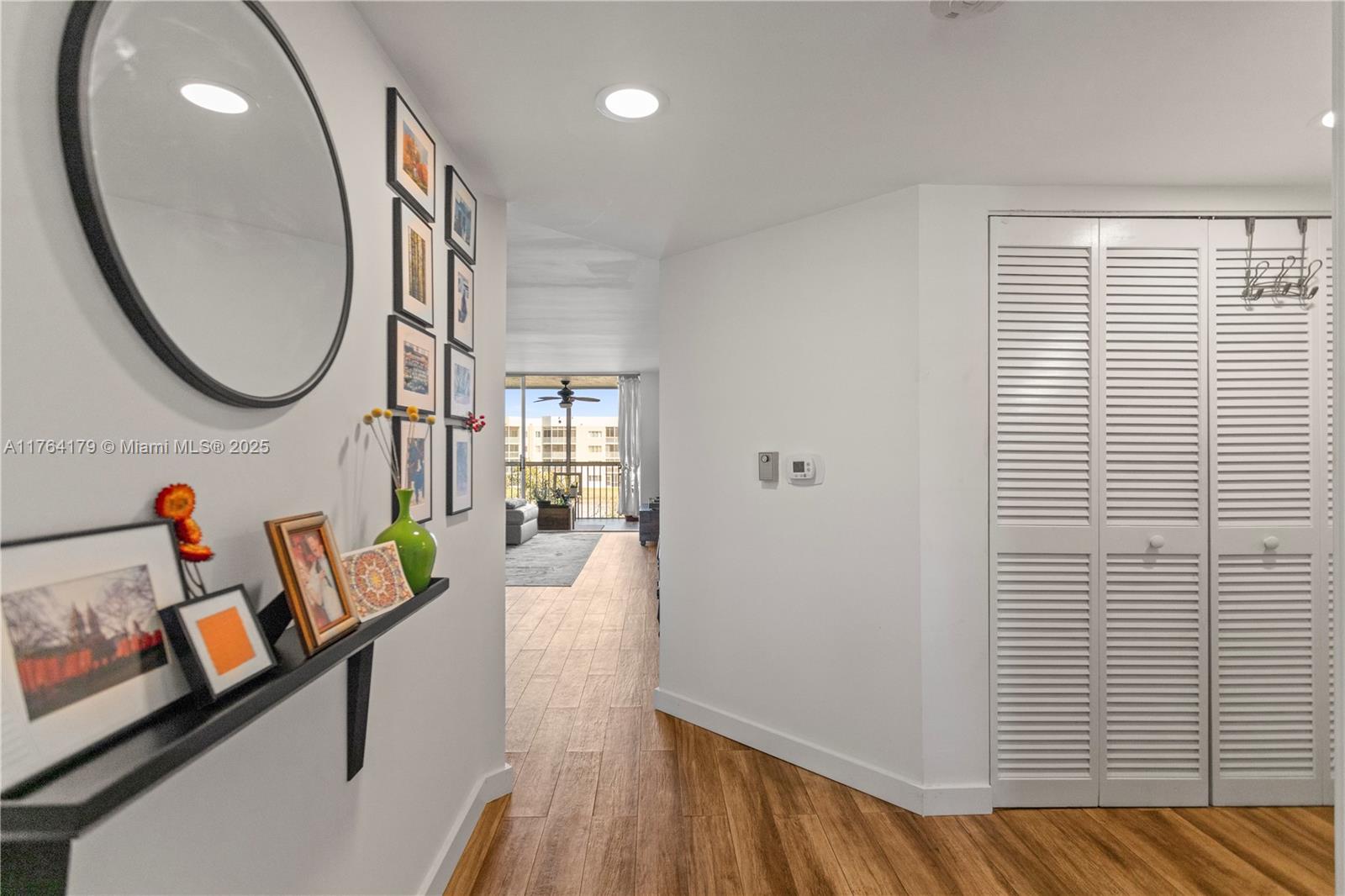 TRENT CONDOMINIUM E - Residential