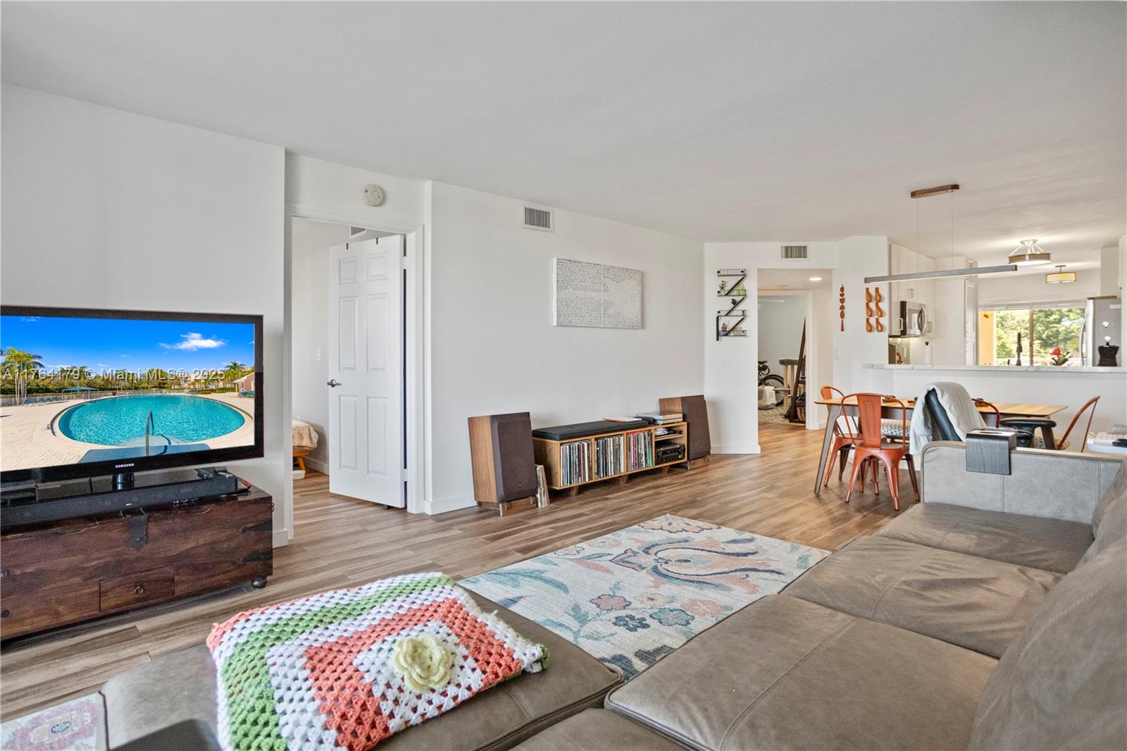 TRENT CONDOMINIUM E - Residential