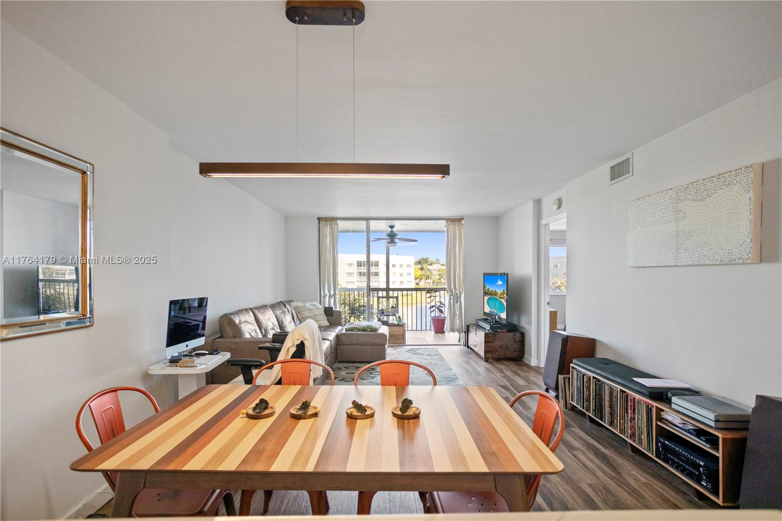 TRENT CONDOMINIUM E - Residential