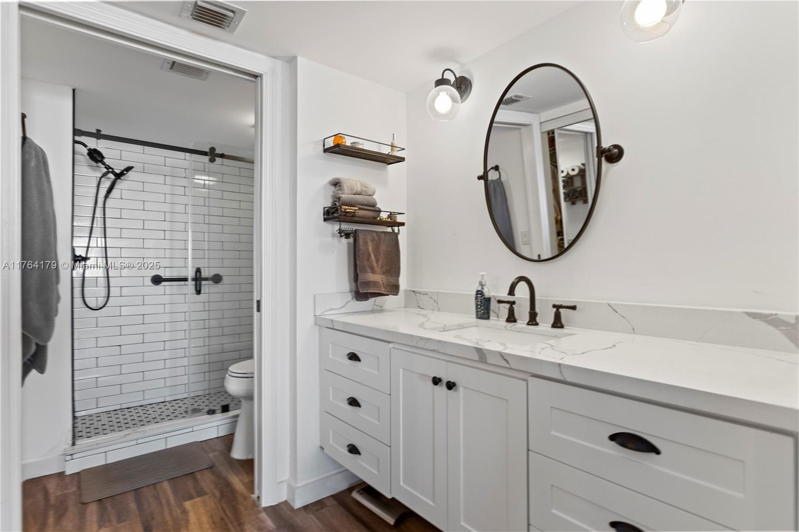 TRENT CONDOMINIUM E - Residential