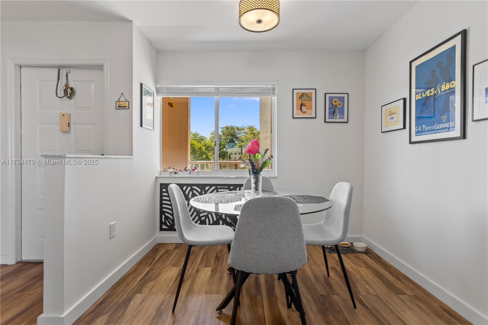 TRENT CONDOMINIUM E - Residential