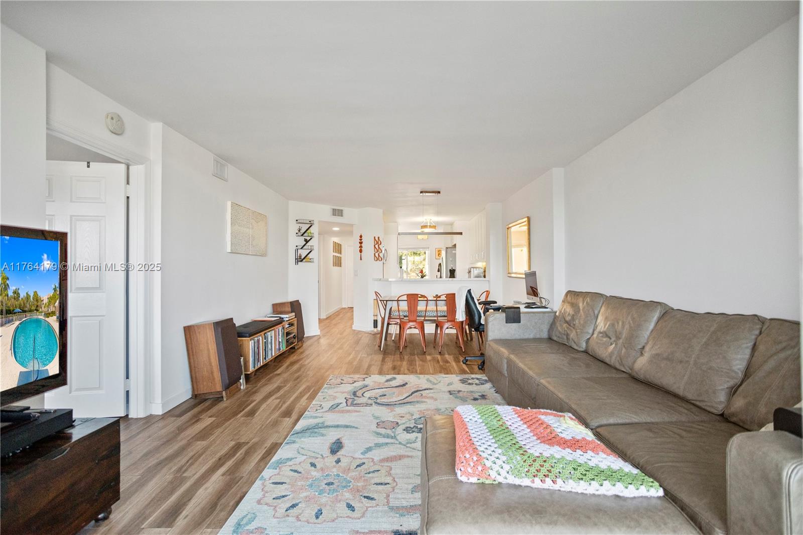 TRENT CONDOMINIUM E - Residential