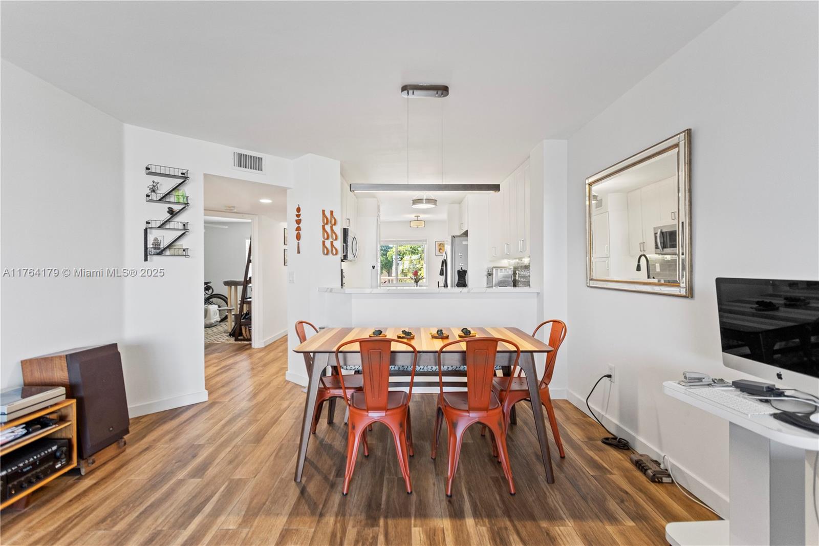 TRENT CONDOMINIUM E - Residential