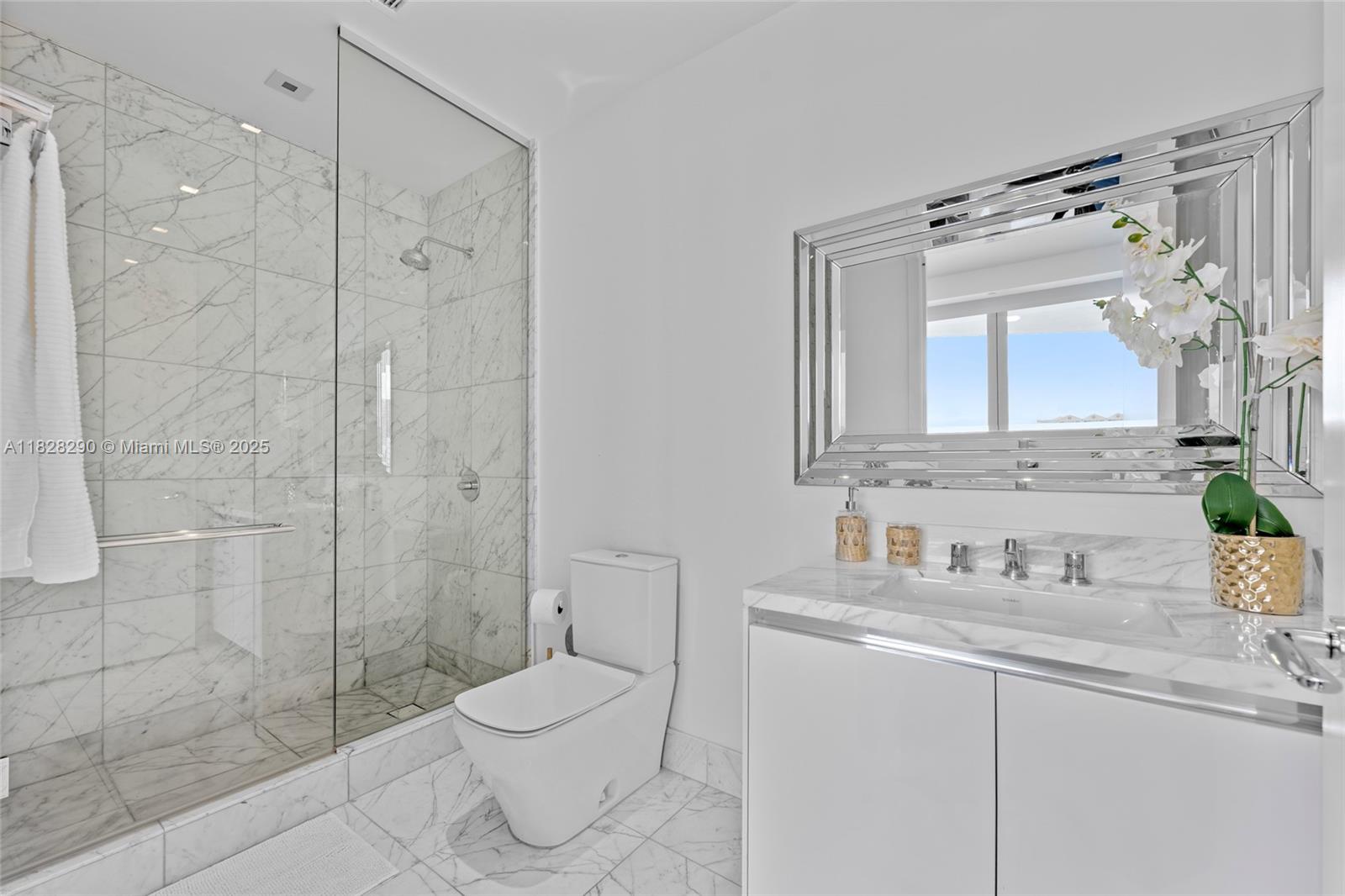 JADE SIGNATURE CONDO - Residential