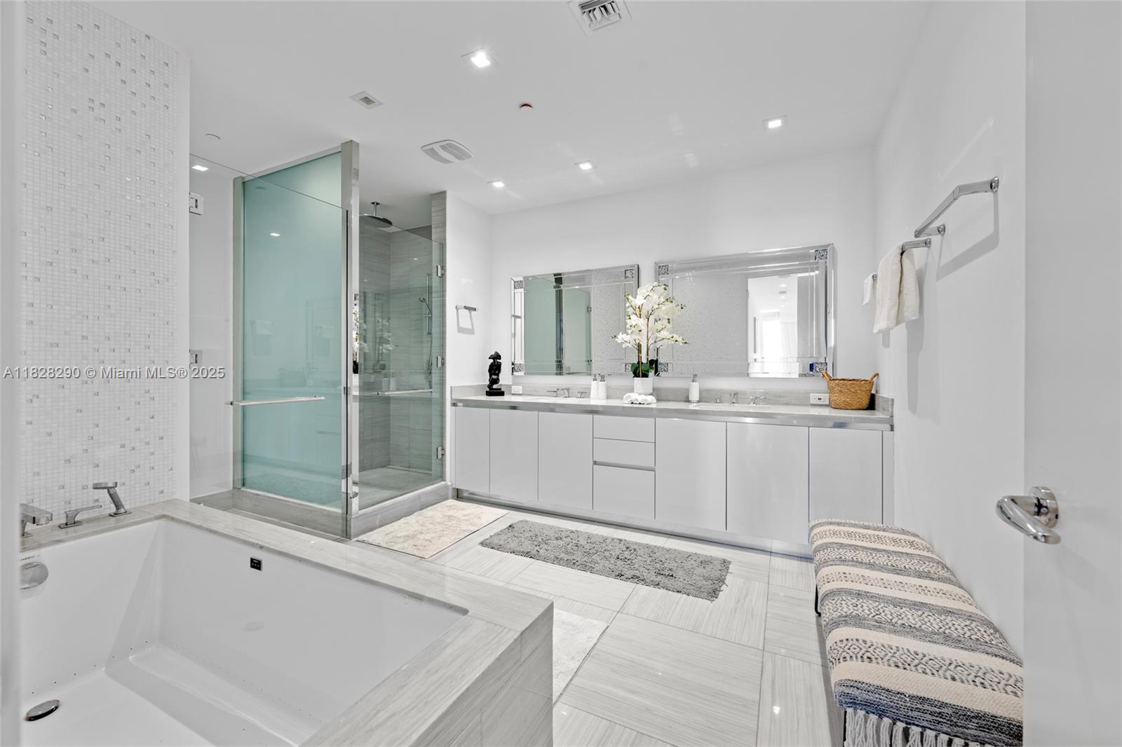 JADE SIGNATURE CONDO - Residential