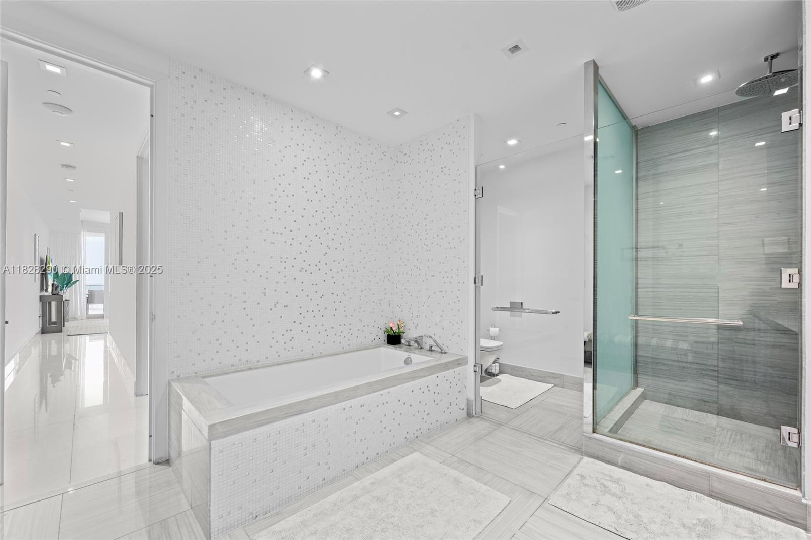 JADE SIGNATURE CONDO - Residential