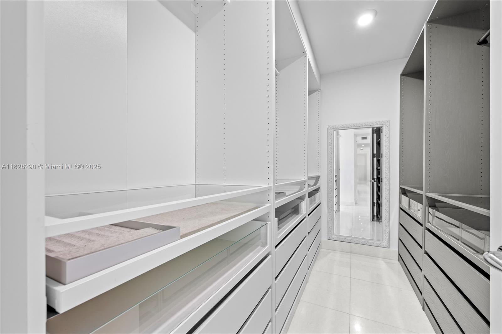 JADE SIGNATURE CONDO - Residential