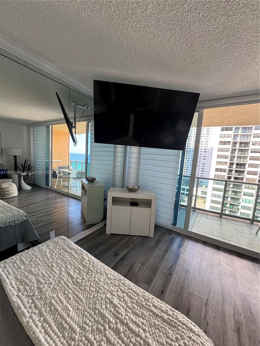 WAVE CONDO - Residential Lease