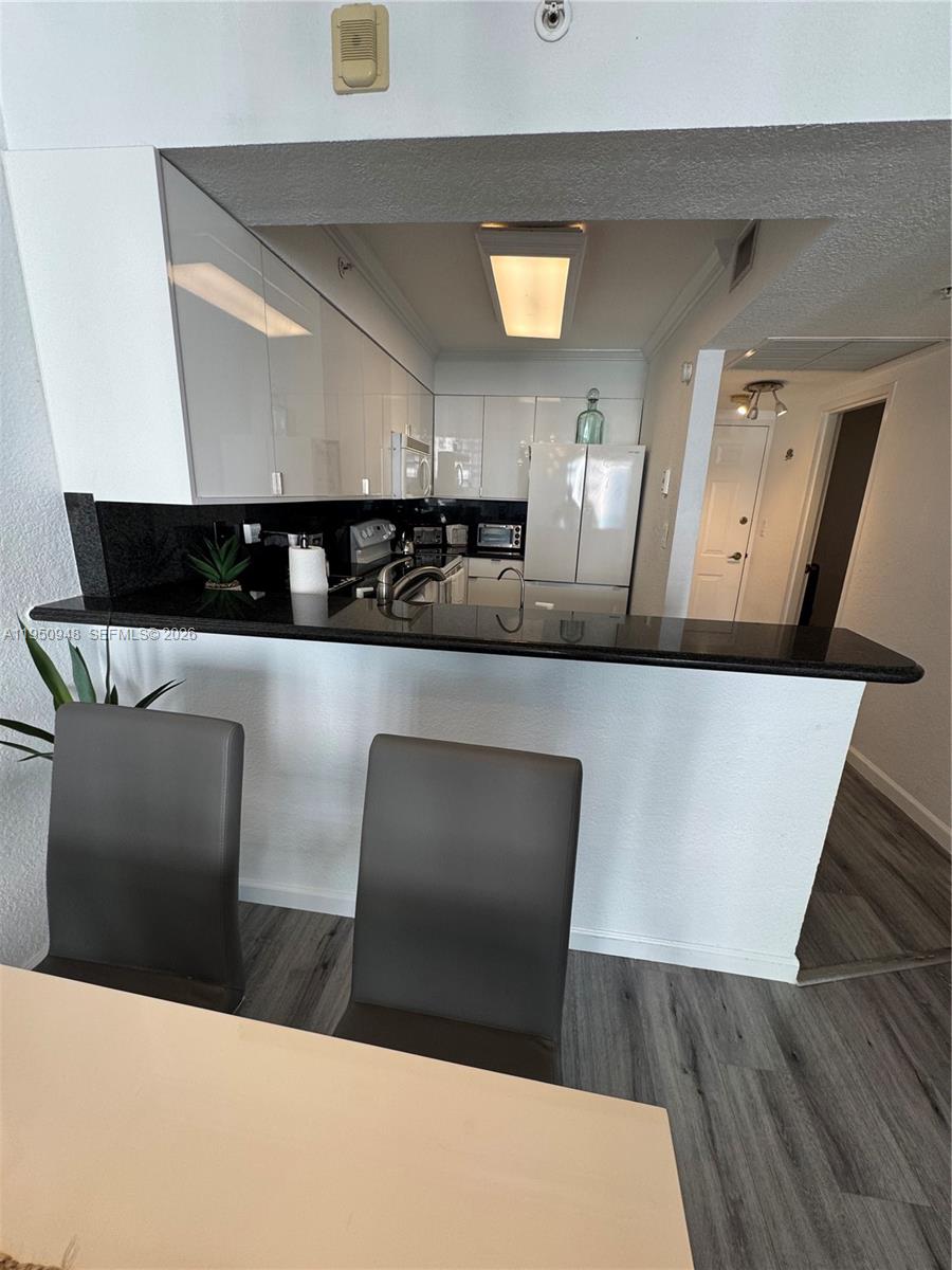 WAVE CONDO - Residential Lease