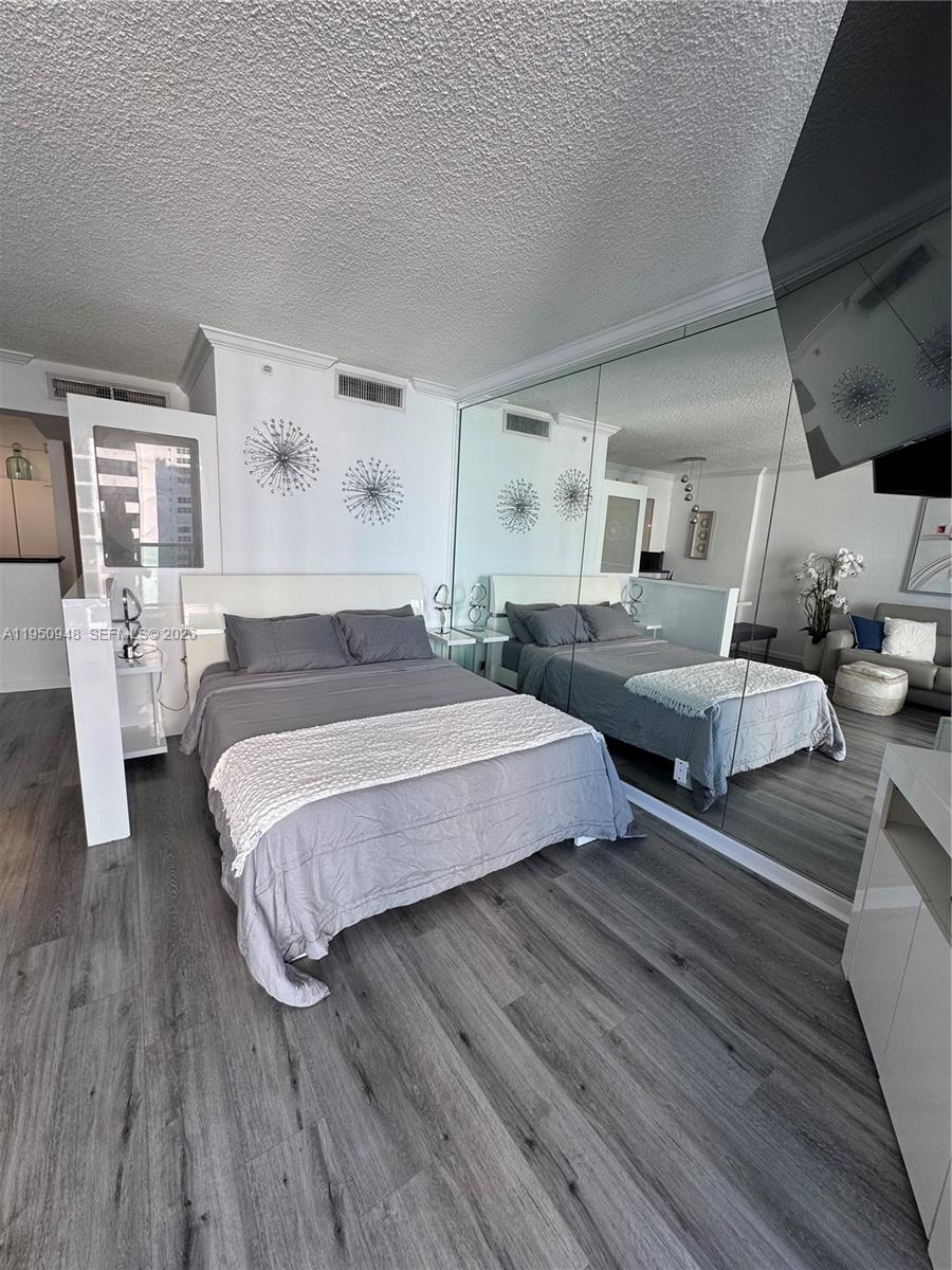 WAVE CONDO - Residential Lease