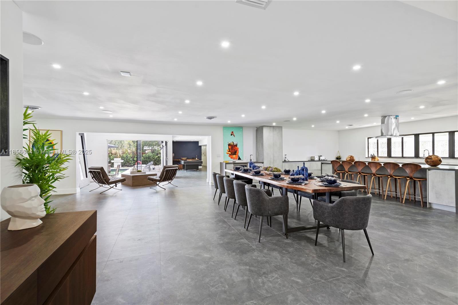 HOLLYWOOD HILLS - Residential Lease