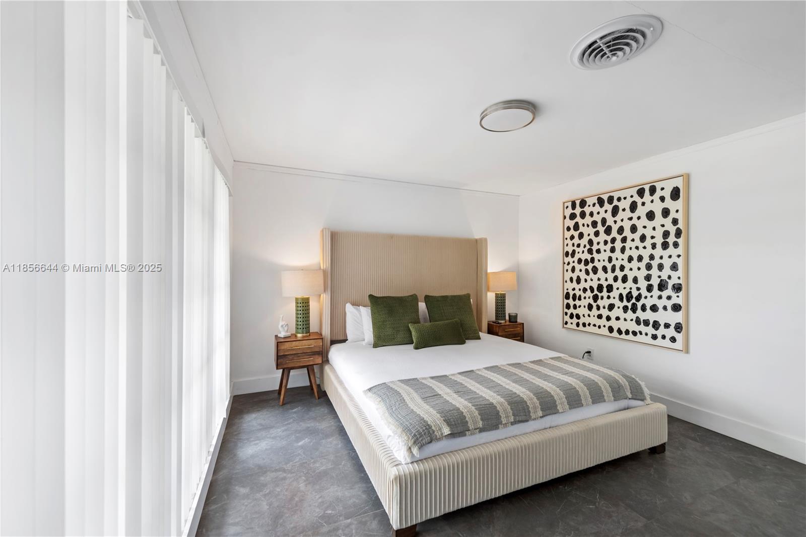 HOLLYWOOD HILLS - Residential Lease