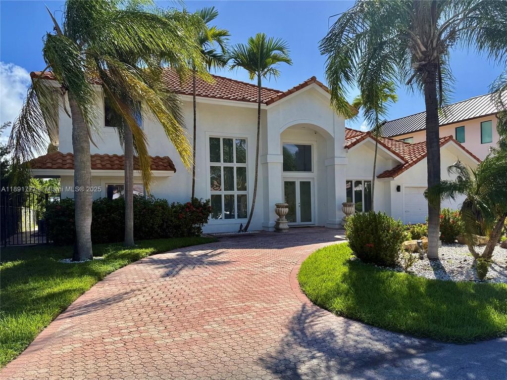 Photo of 3030 NE 42nd St, Fort Lauderdale, FL 33308 (MLS # A11891777)