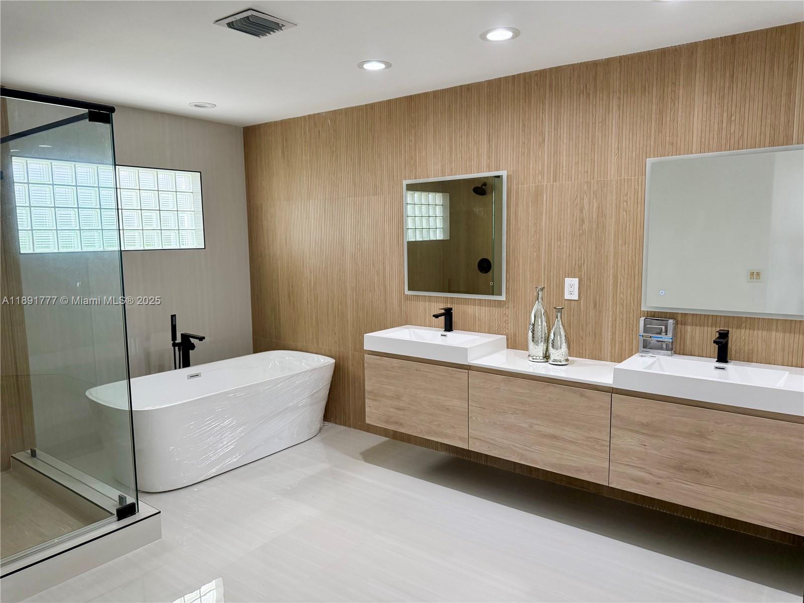CORAL RIDGE COUNTRY CLUB - Residential