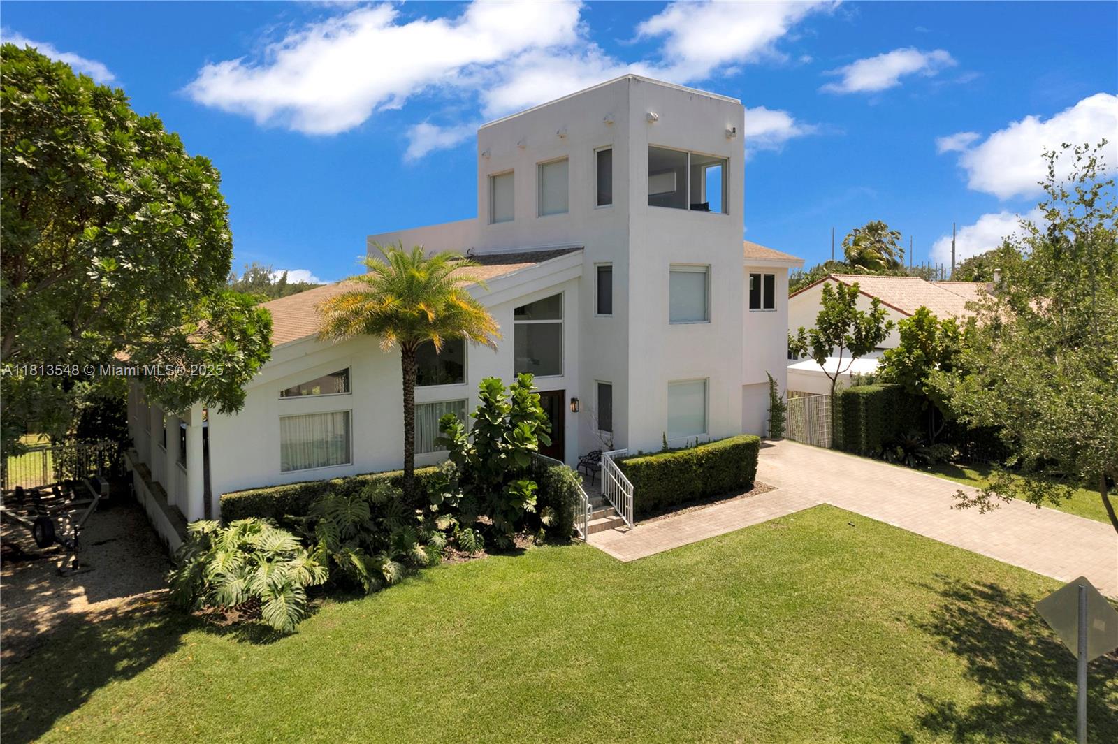 6320 Dolphin Dr, Coral Gables, Broward County, Florida - 5 Bedrooms  
5 Bathrooms - 