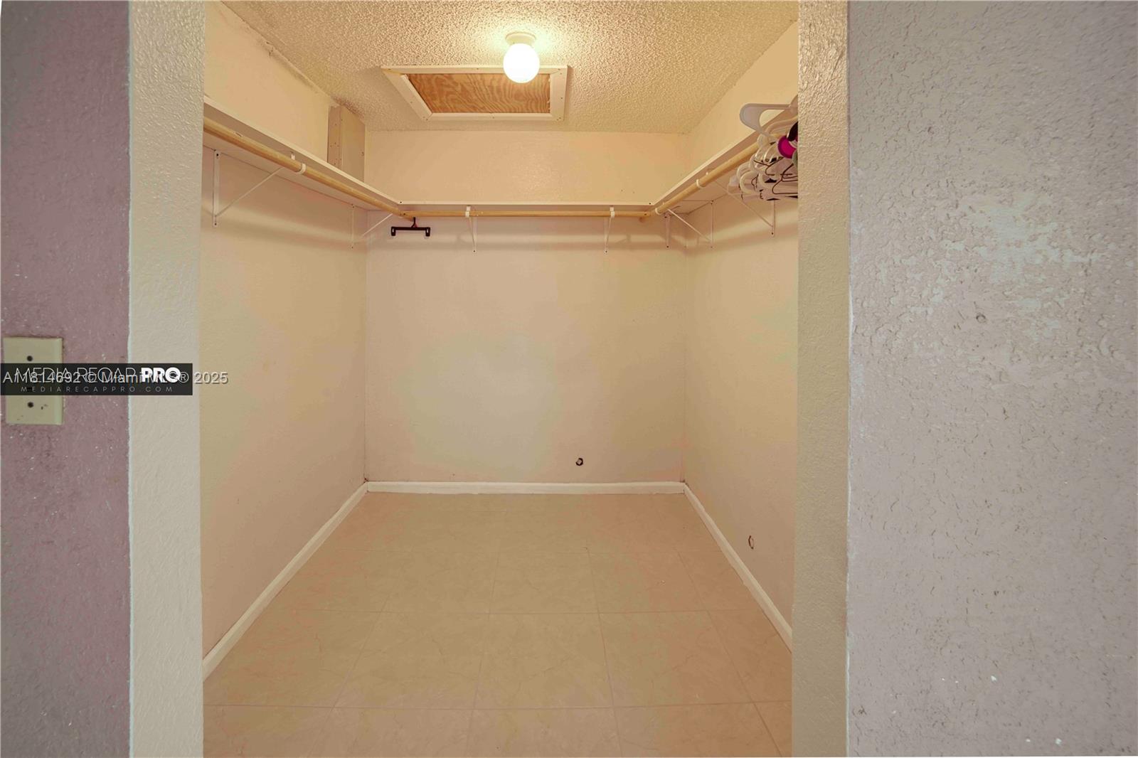GOLDEN GLADES PARK 2ND AD - Residential