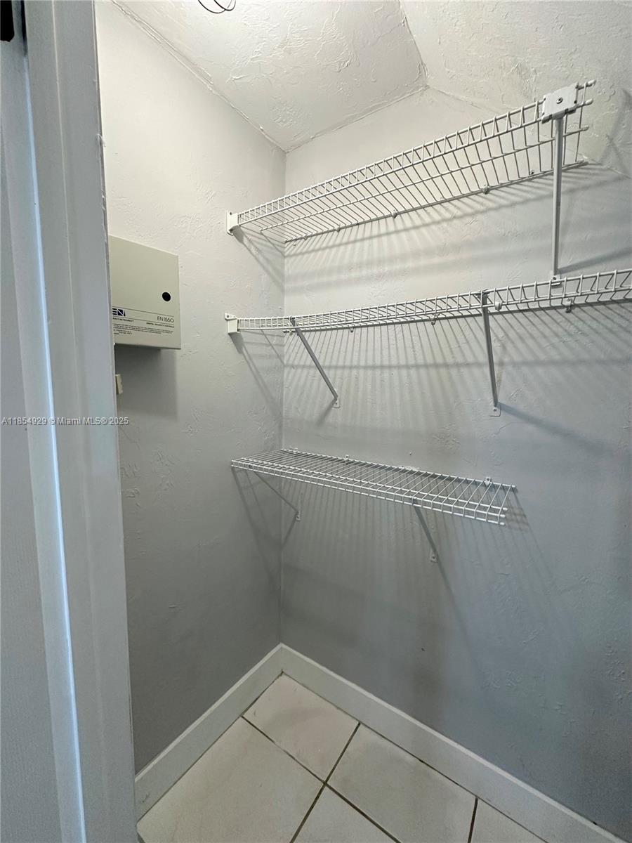 PINEBROOKE CONDO R - Residential Lease