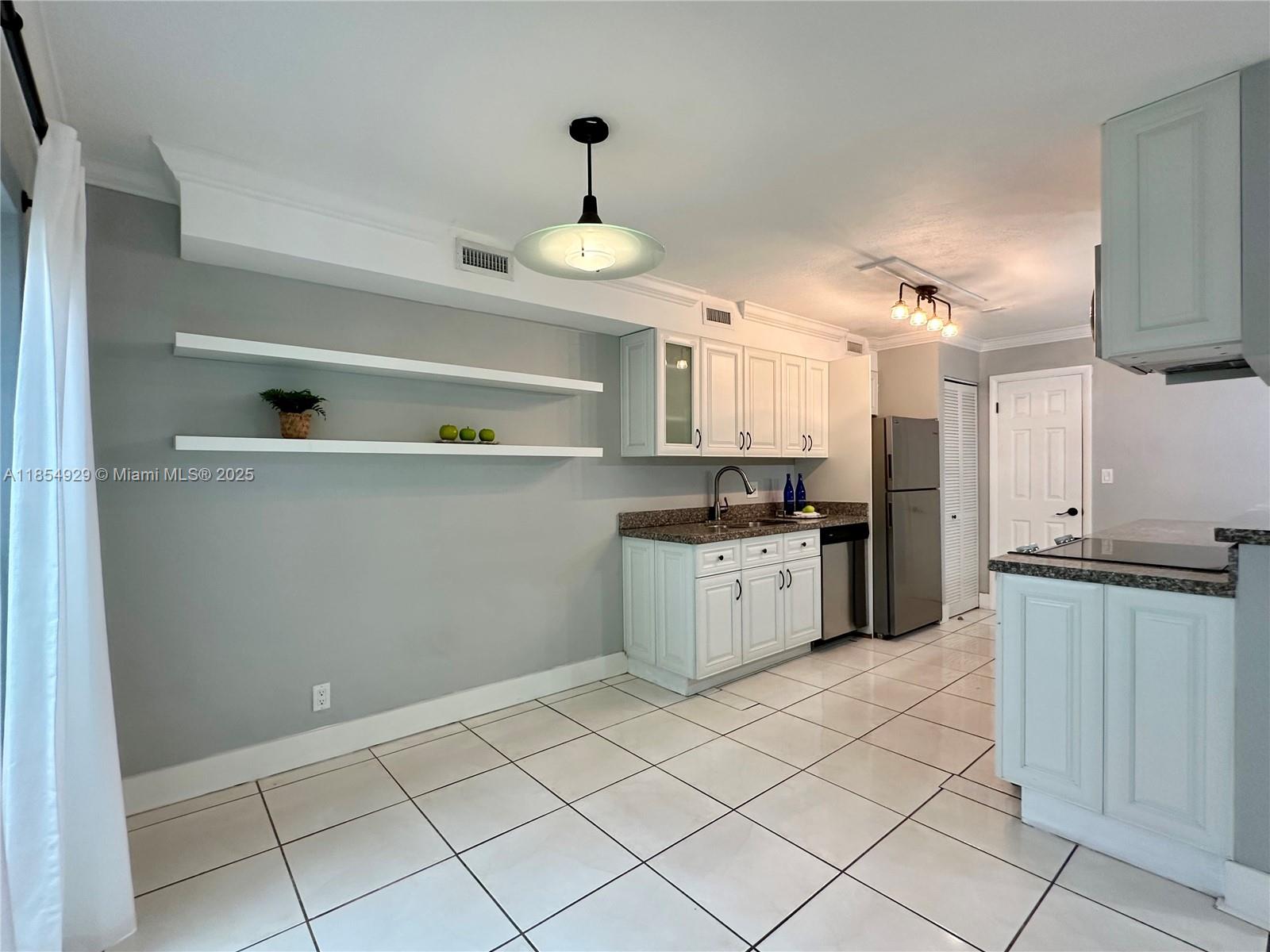 PINEBROOKE CONDO R - Residential Lease