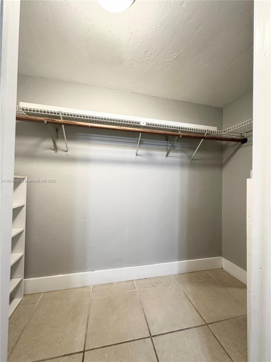 PINEBROOKE CONDO R - Residential Lease