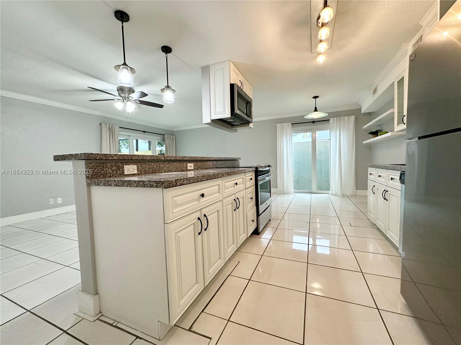 PINEBROOKE CONDO R - Residential Lease