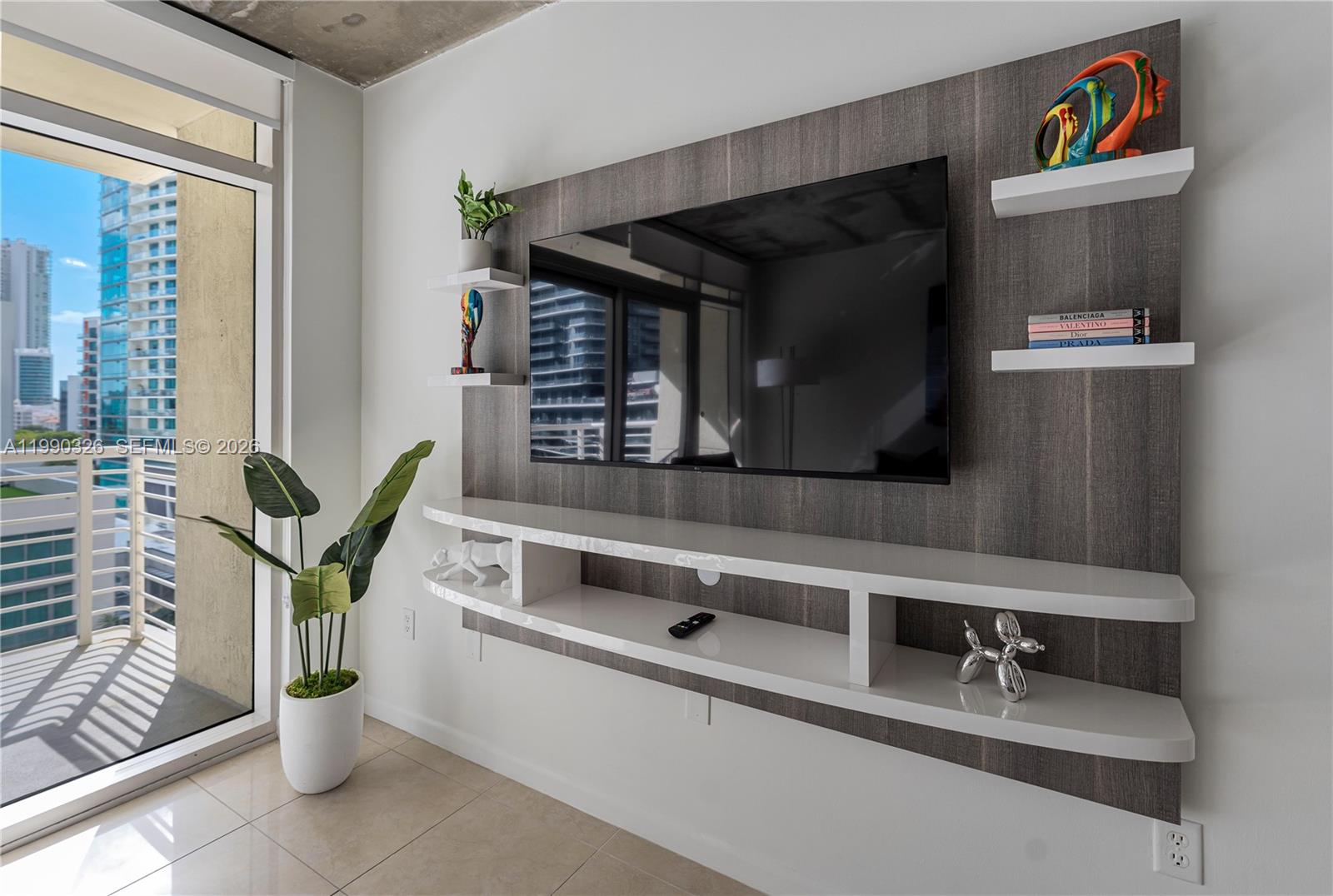 MIDBLOCK MIAMI CONDO - Residential Lease