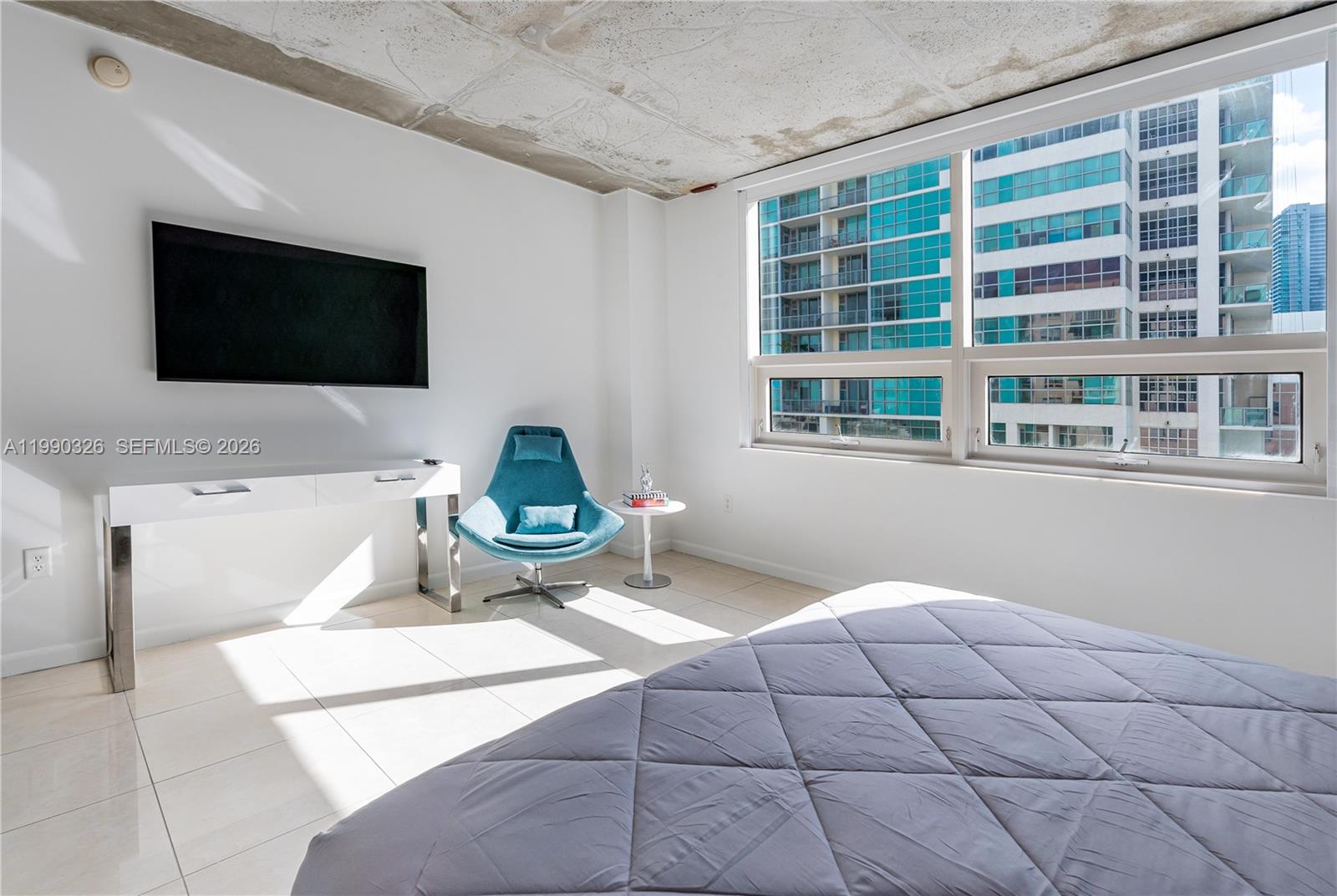 MIDBLOCK MIAMI CONDO - Residential Lease