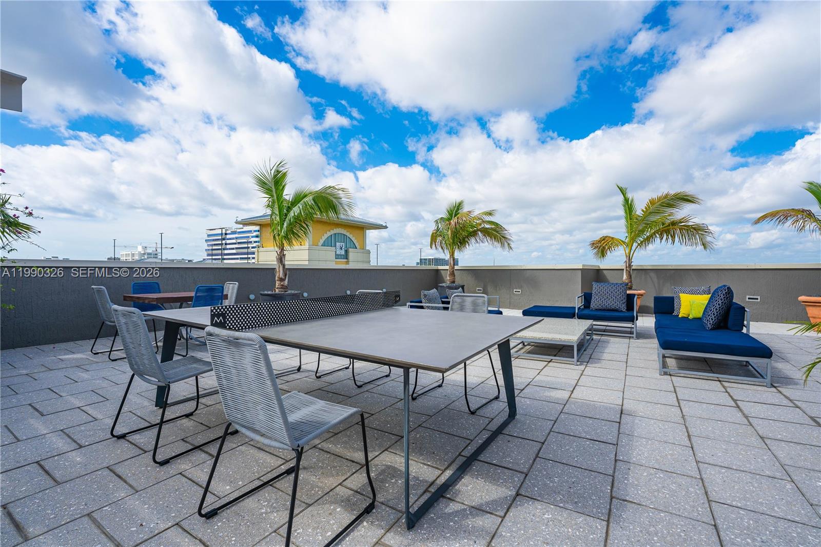 MIDBLOCK MIAMI CONDO - Residential Lease