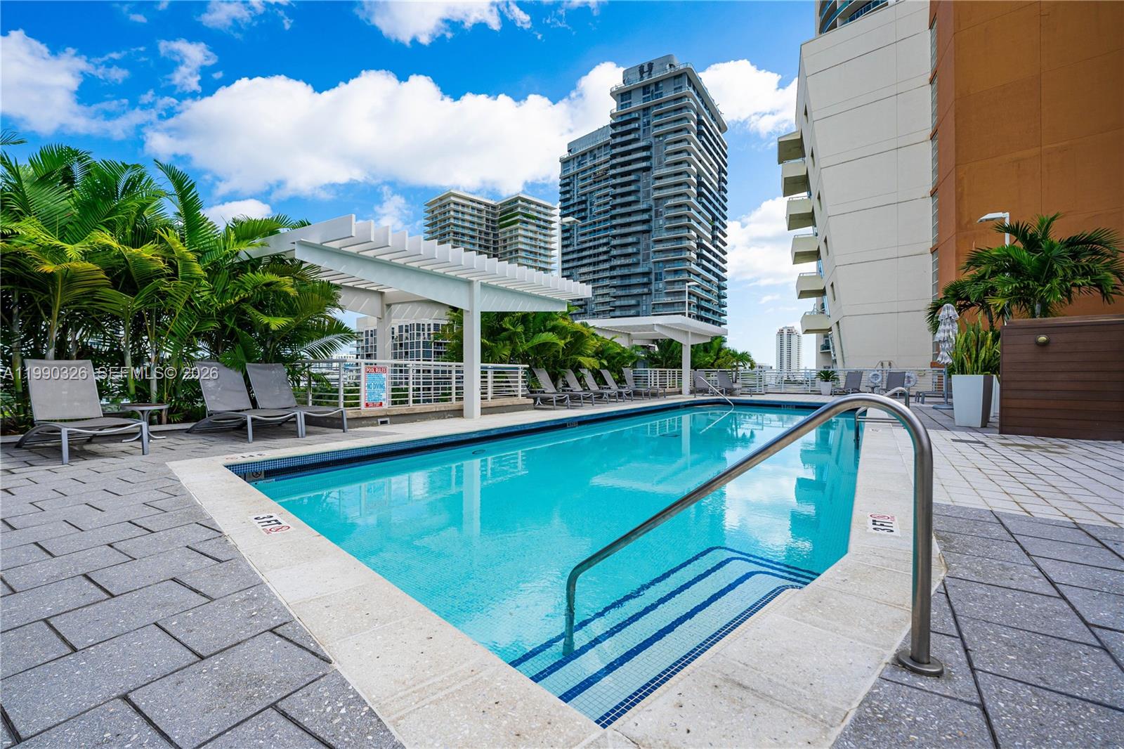 MIDBLOCK MIAMI CONDO - Residential Lease
