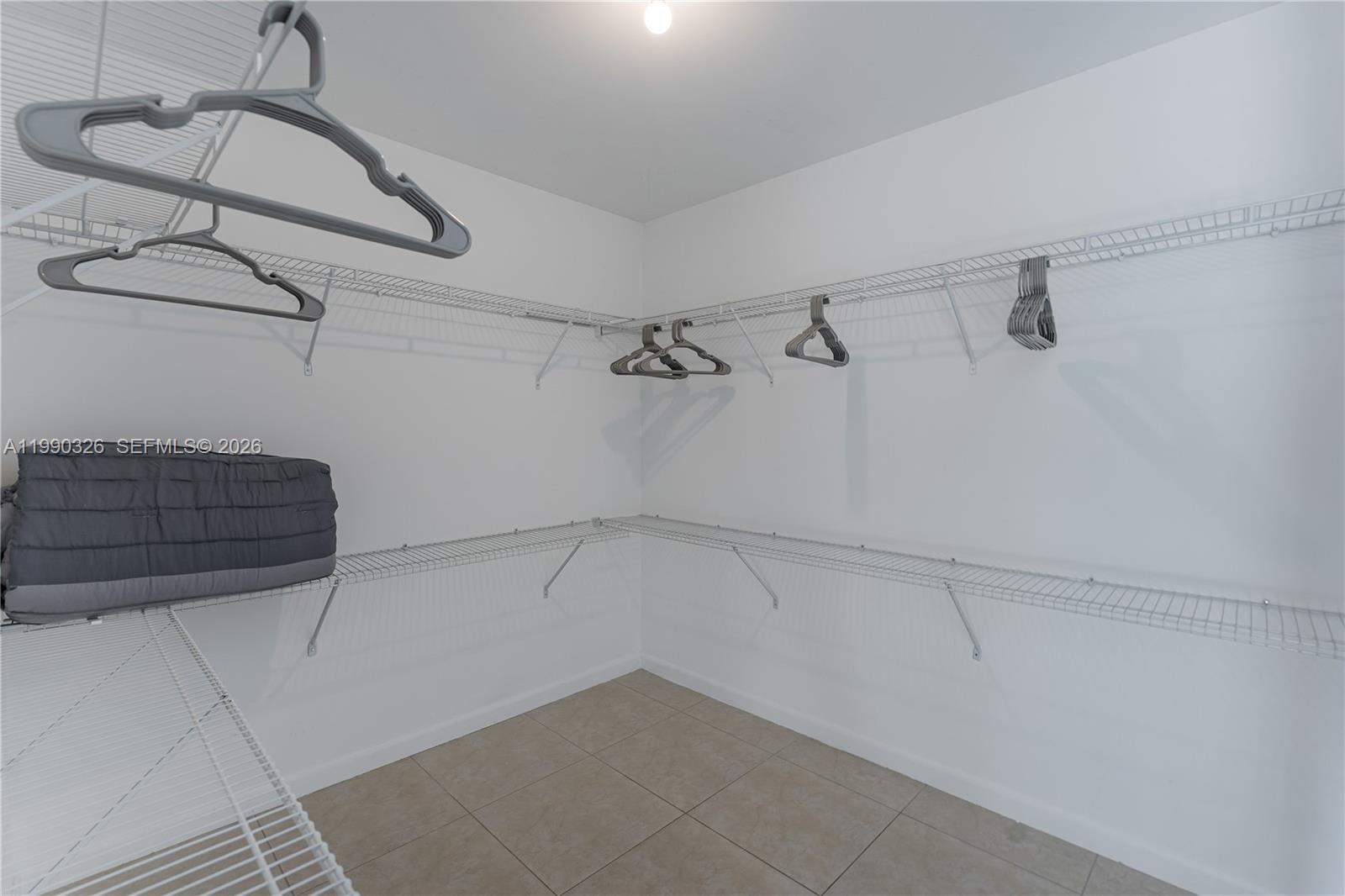 MIDBLOCK MIAMI CONDO - Residential Lease