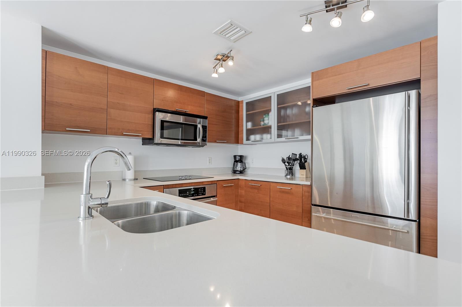 MIDBLOCK MIAMI CONDO - Residential Lease