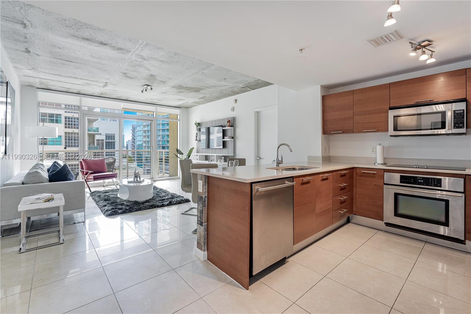MIDBLOCK MIAMI CONDO - Residential Lease