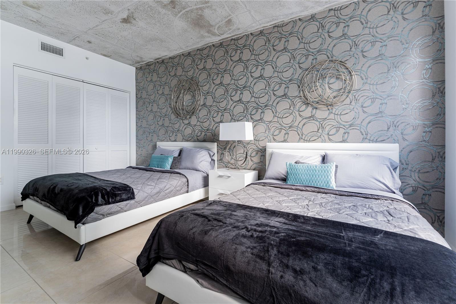 MIDBLOCK MIAMI CONDO - Residential Lease