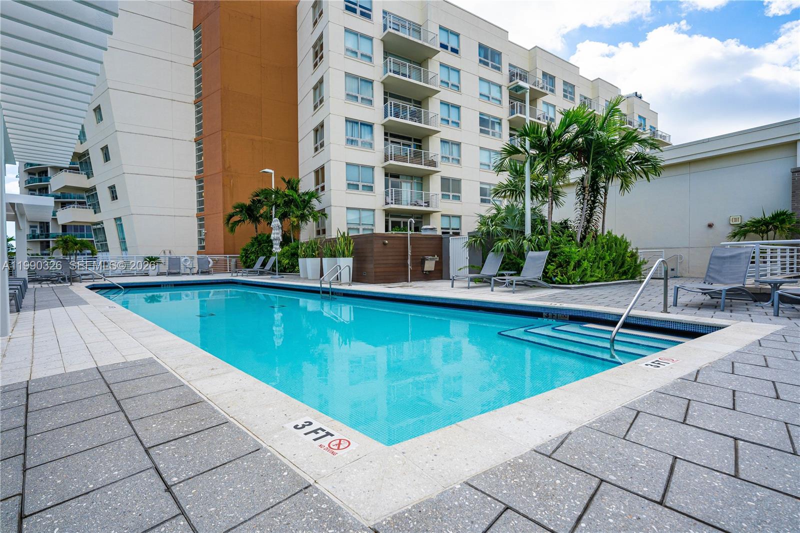 MIDBLOCK MIAMI CONDO - Residential Lease