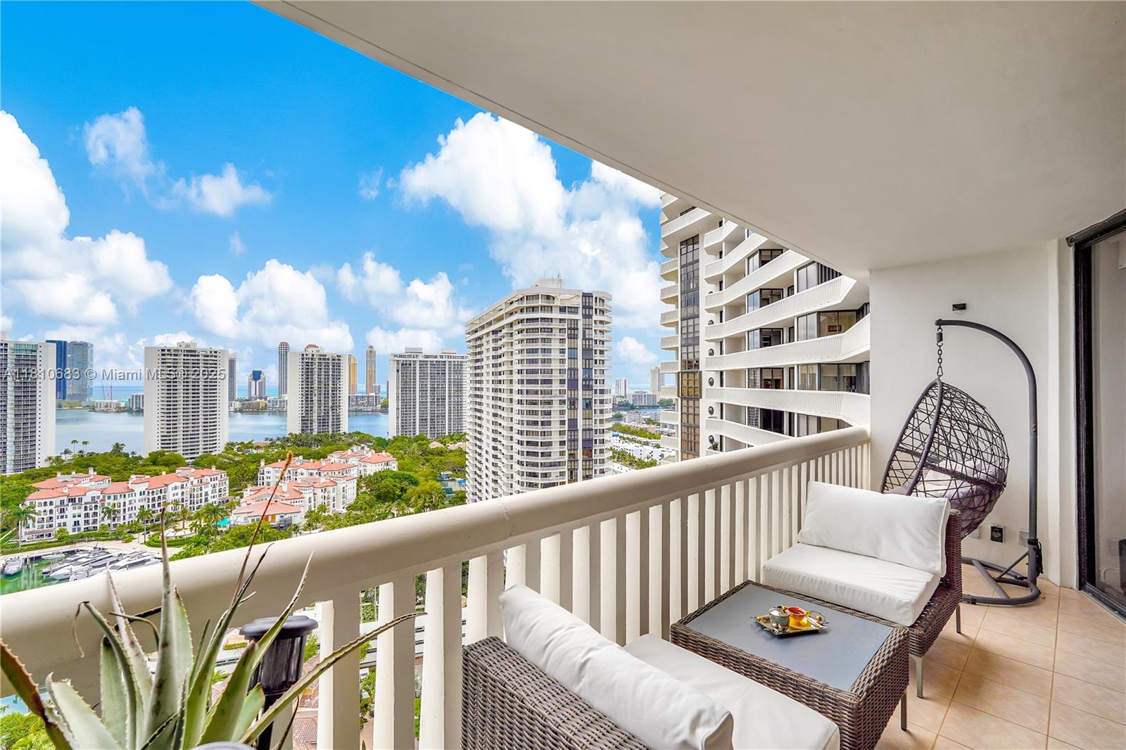 1000 Williams Island - Residential