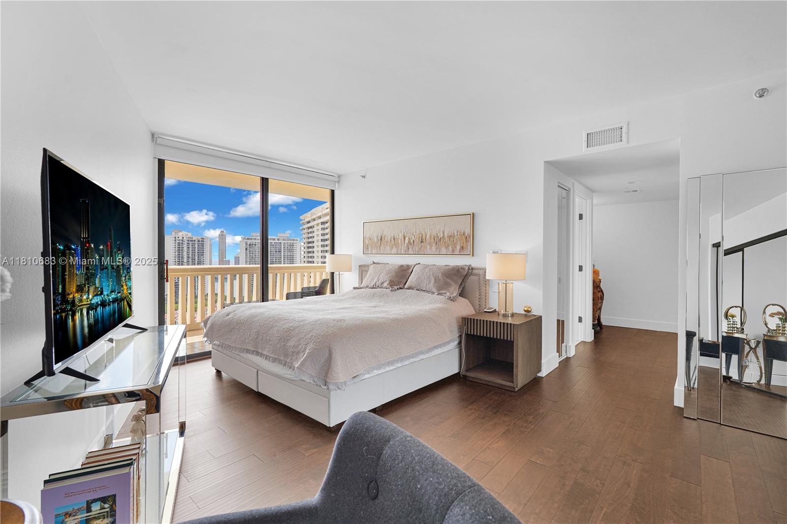 1000 Williams Island - Residential