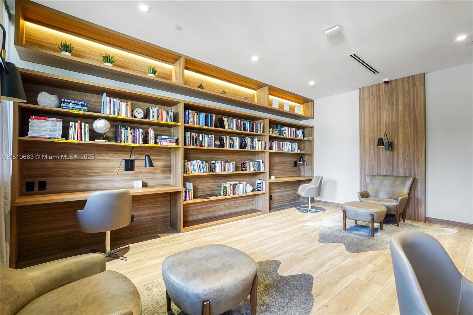 1000 Williams Island - Residential