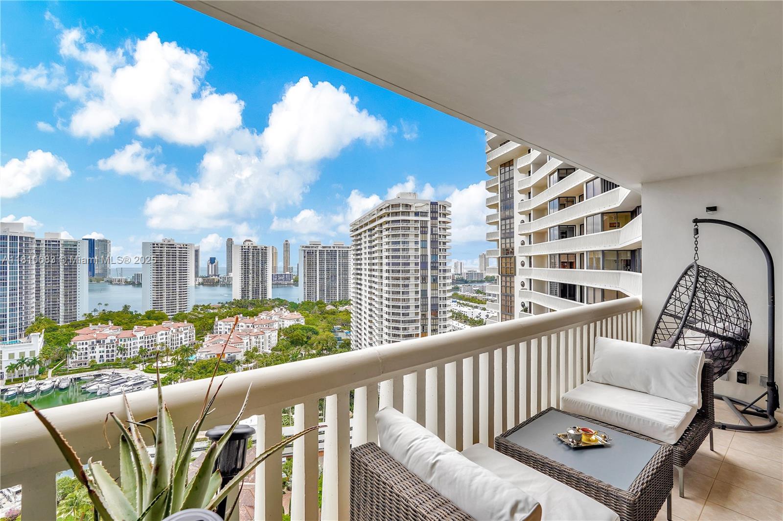 1000 Williams Island - Residential