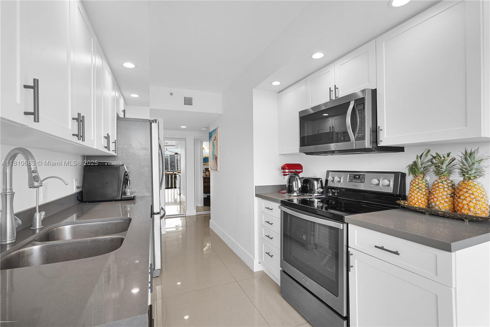 1000 Williams Island - Residential